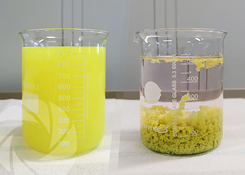 Rinsing water for penetrant testing bench